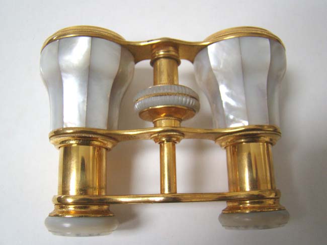 A fine pair of Antique Gold Plated Opera Glasses by TIFFANY with their original velvet case circa 1885 — image 3